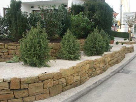 Trockenmauer aus Pfrondorfer Rh&auml;tsandstein