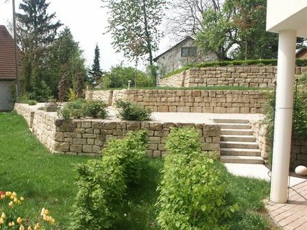 Trockenmauer aus Pfrondorfer Rh&auml;tsandstein